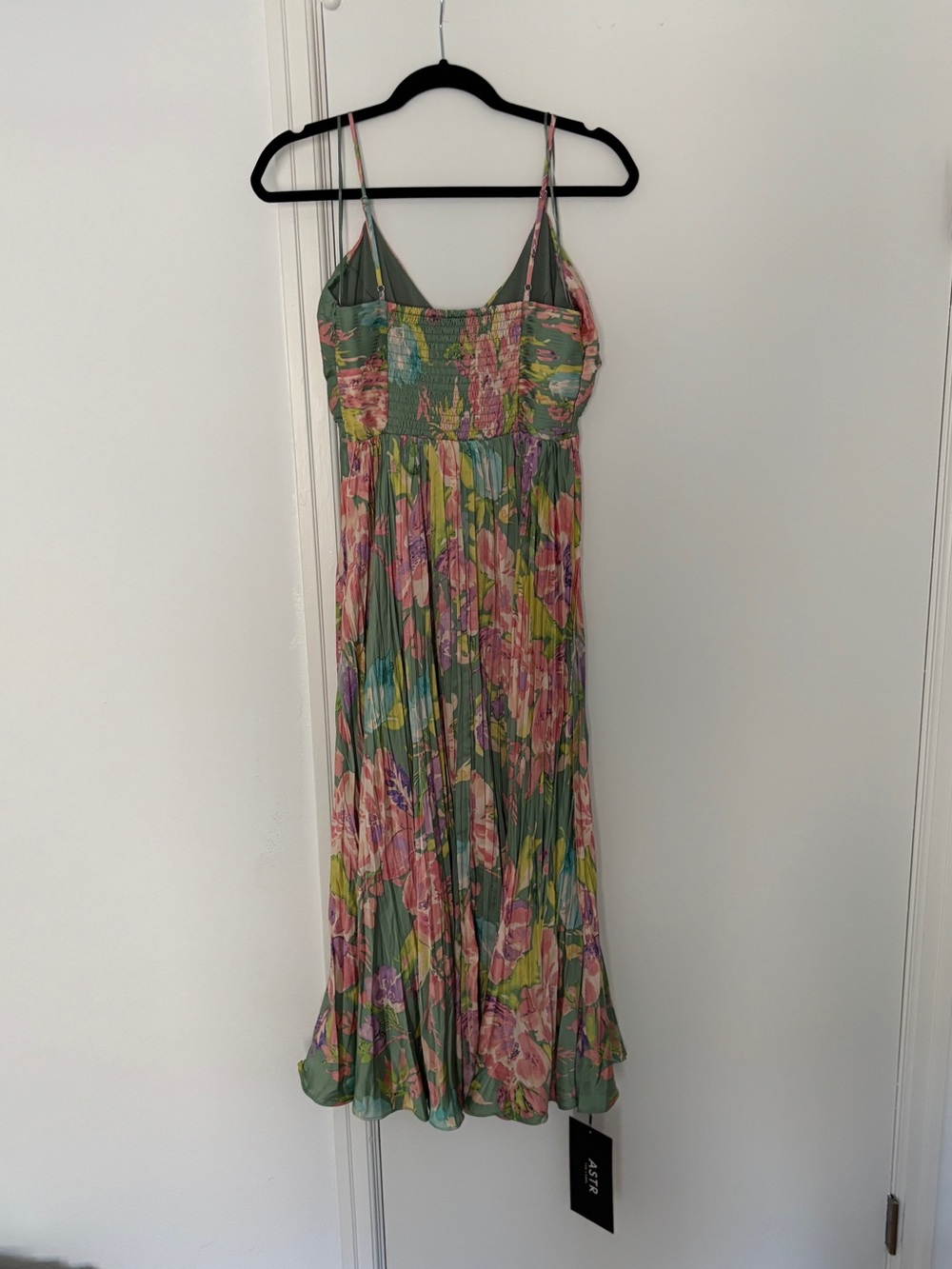 ASTR the Label Blythe Floral Pleated Midi Dress - Green Pink NWT - Picture 5 of 5